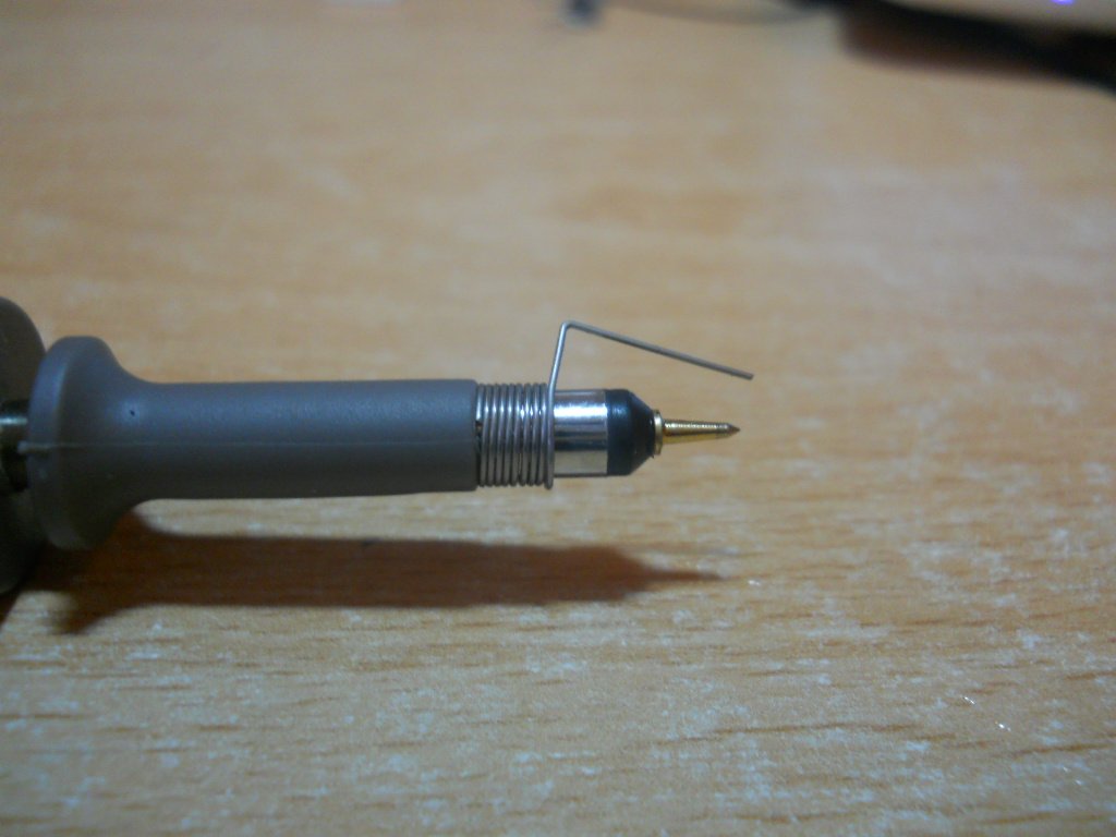 Oscilloscope probe with spring-type ground connector of unknown name